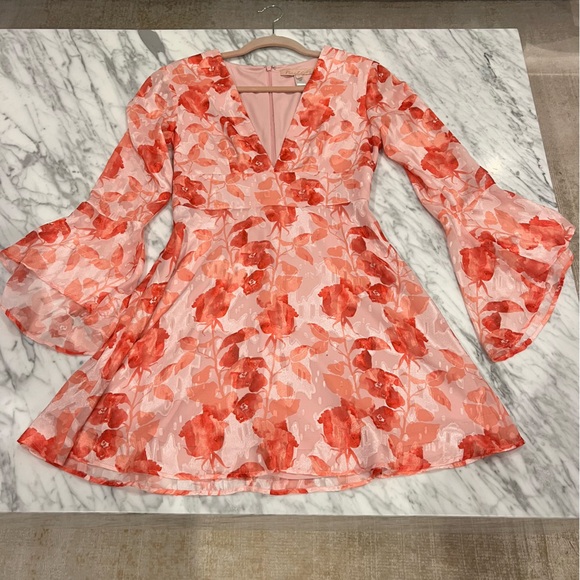 Flirty floral dress, by Hutch. Worn once! Perfect for Valentine’s Day dates! - Picture 3 of 4